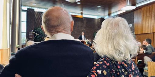 Zum Gottesdienst mit dem Wünschewagen